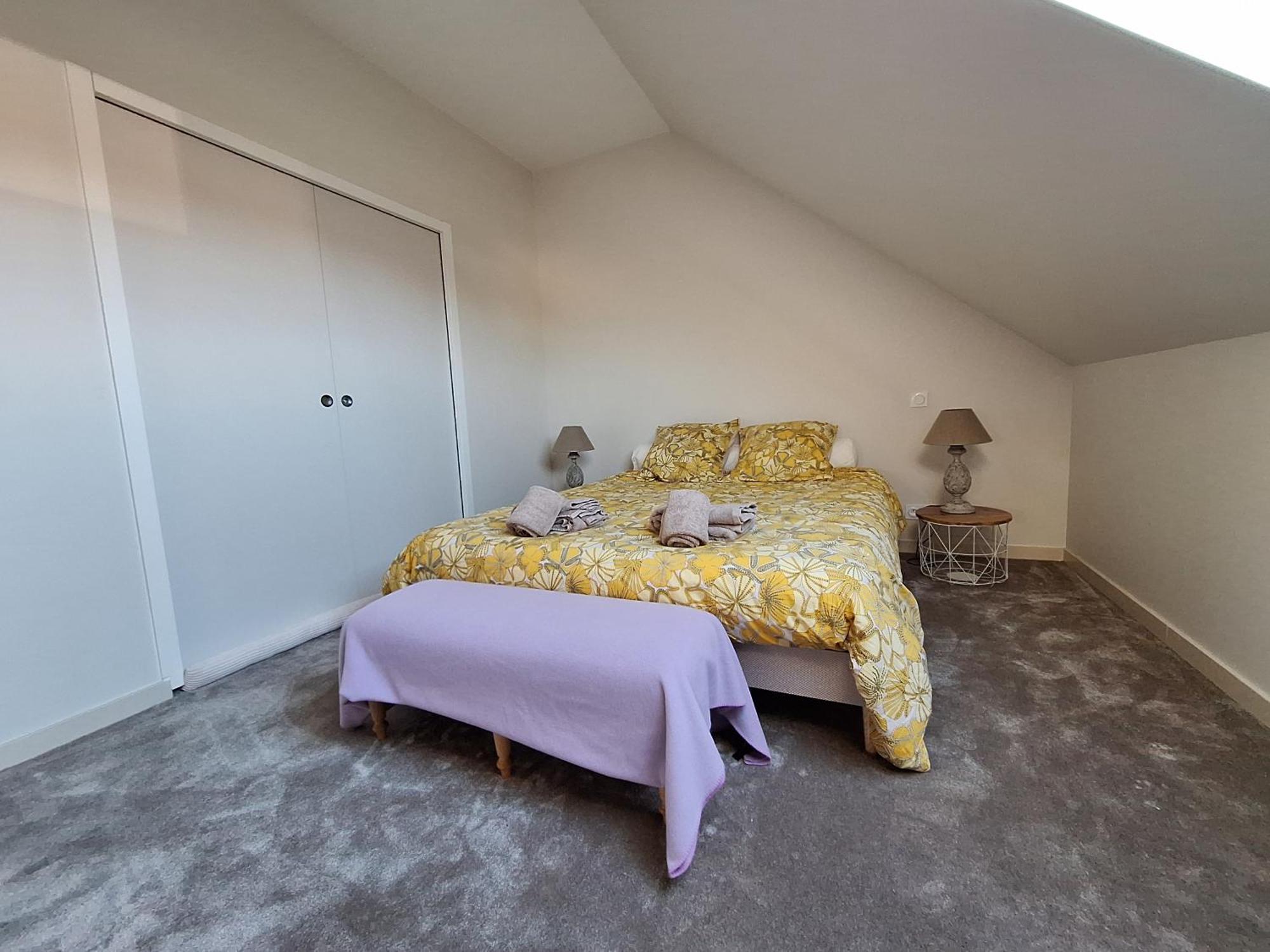 La Chambre Mademoiselle Causeuse Malville Luaran gambar