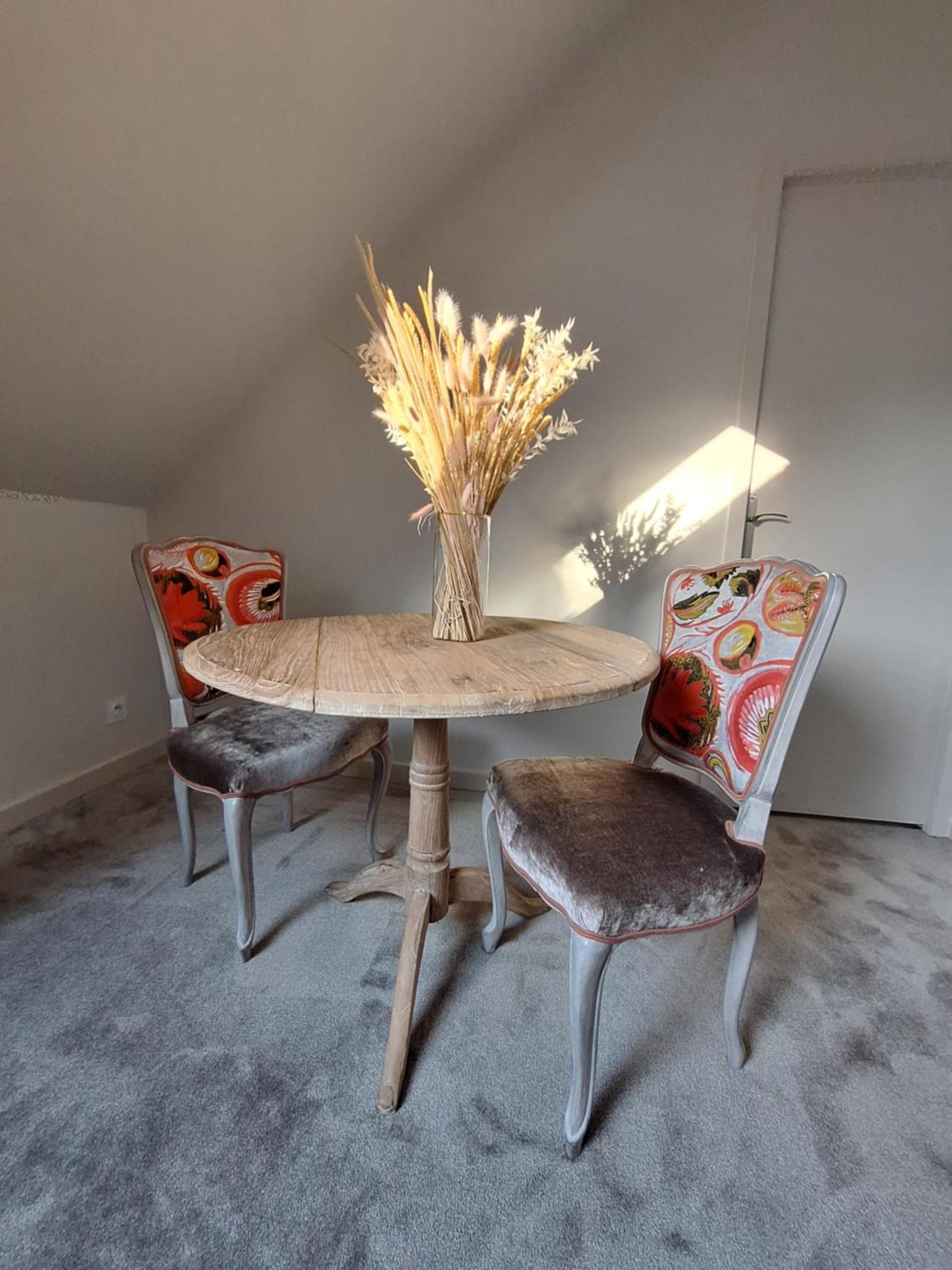 La Chambre Mademoiselle Causeuse Malville Luaran gambar